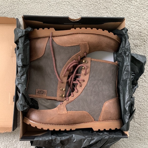 UGG Montgomry Boot - Picture 3 of 15